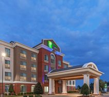 Holiday Inn Express Hotel & Suites Exterior