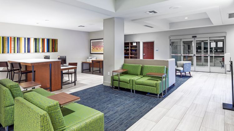 Holiday Inn Express Hotel & Suites Lobby
