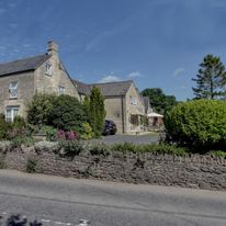Pettifers Freehouse Hotel
