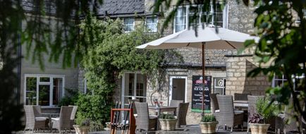 Pettifers Freehouse Hotel Exterior