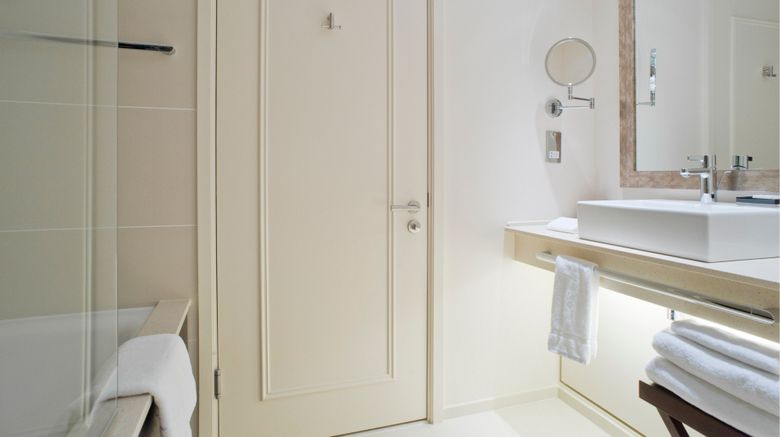 <b>St. Pancras Renaissance Hotel London Room</b>. Images powered by <a href=https://www.travelagewest.com/Hotels/London/