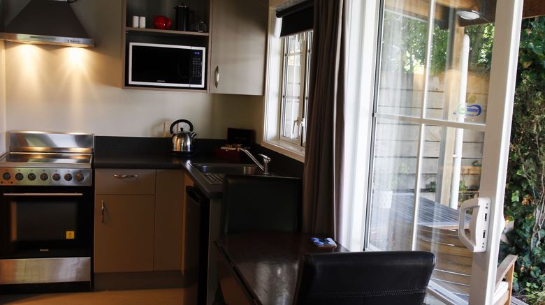 <b>Cranford Cottages & Motel Room</b>. Images powered by <a href="https://www.leonardoworldwide.com/" title="Leonardo Worldwide" target="_blank">Leonardo</a>.