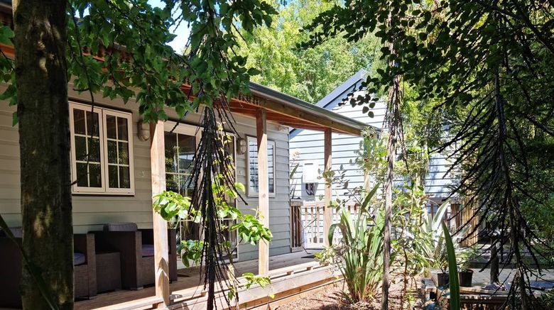 <b>Cranford Cottages & Motel Room</b>. Images powered by <a href="https://www.leonardoworldwide.com/" title="Leonardo Worldwide" target="_blank">Leonardo</a>.