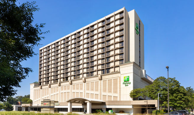 Holiday Inn National Airport Exterior