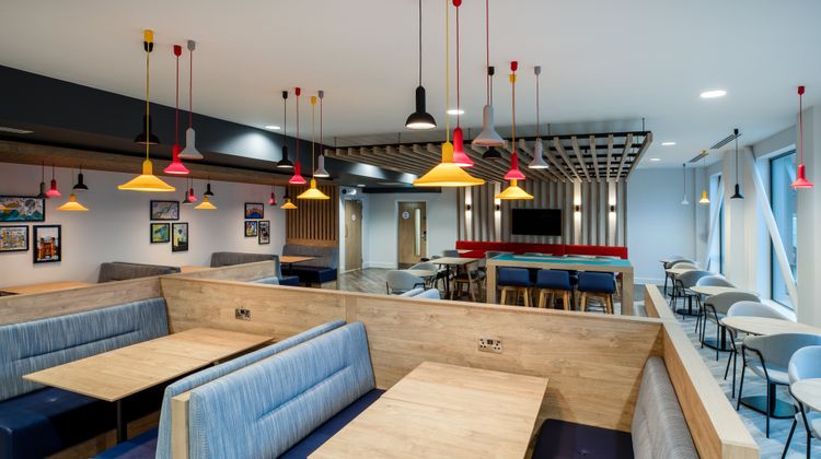 Holiday Inn Exp Cambridge West-Cambourne Restaurant