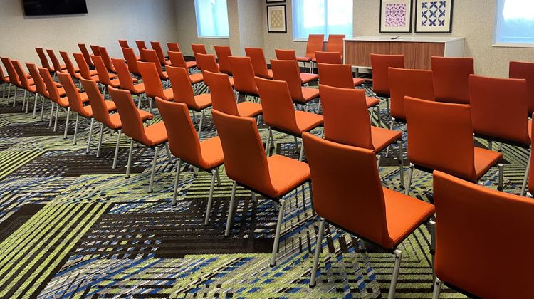 Holiday Inn Express & Suites Meeting
