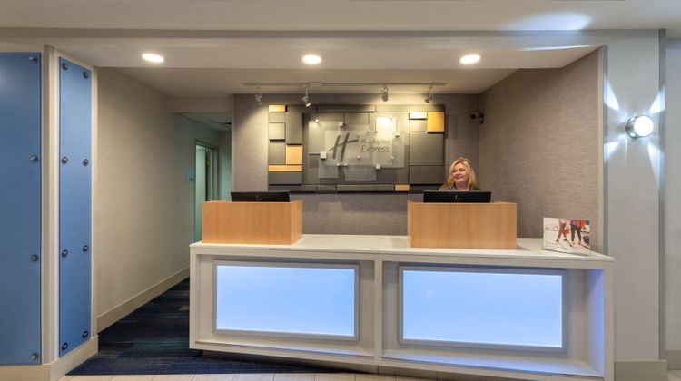 Holiday Inn Express Minden Lobby