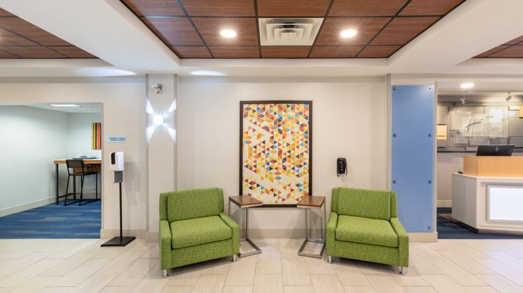 Holiday Inn Express Minden Lobby