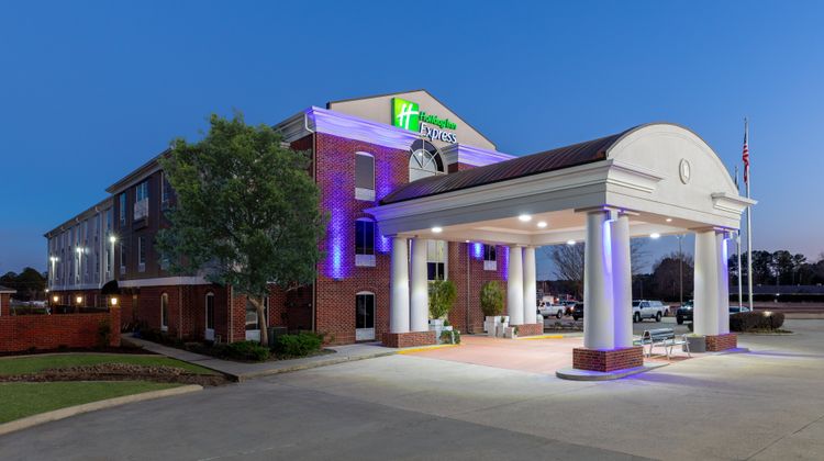Holiday Inn Express Minden Exterior