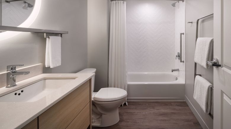 <b>TownePlace Suites West Kelowna Room</b>. Images powered by <a href="https://www.leonardoworldwide.com/" title="Leonardo Worldwide" target="_blank">Leonardo</a>.