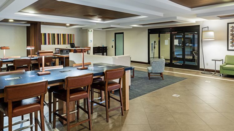 Holiday Inn Express Hotel & Suites Lobby