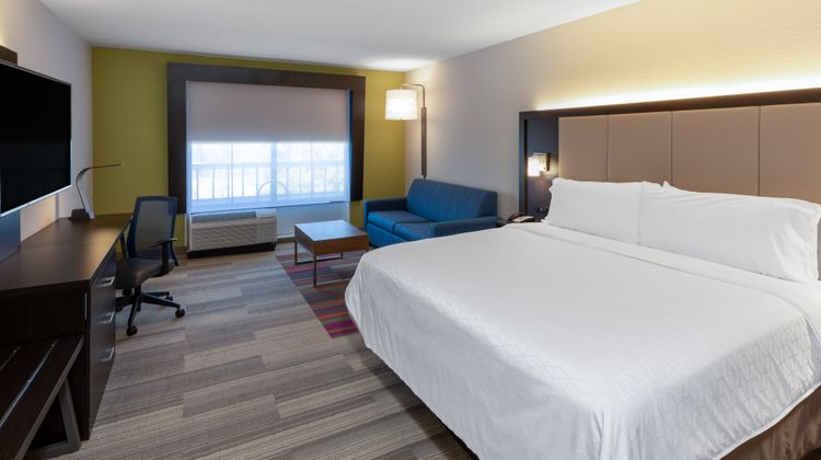Holiday Inn Express Minden Suite