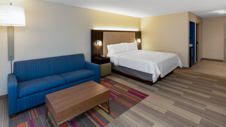 Holiday Inn Express Minden Suite