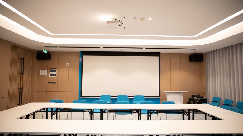 <b>Holiday Inn Express Shenzhen Longhua Meeting</b>. Images powered by <a href="https://www.leonardoworldwide.com/" title="Leonardo Worldwide" target="_blank">Leonardo</a>.