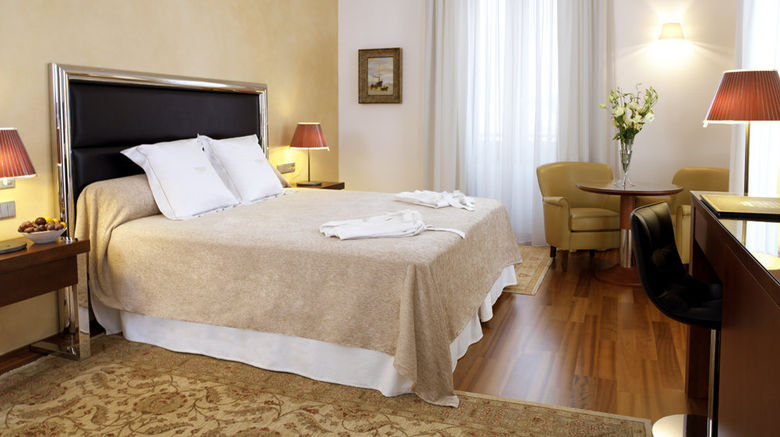 <b>Mirador De Dalt Vila Room</b>. Images powered by <a href="https://www.leonardoworldwide.com/" title="Leonardo Worldwide" target="_blank">Leonardo</a>.