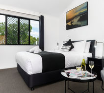 CQ Motel Gladstone Room