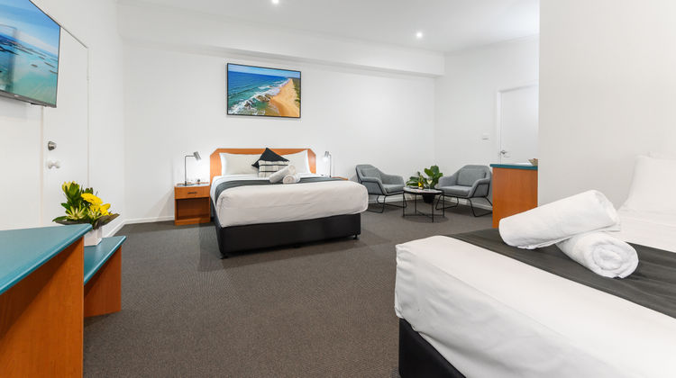 CQ Motel Gladstone Room