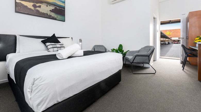 <b>CQ Motel Gladstone Room</b>. Images powered by <a href="https://www.leonardoworldwide.com/" title="Leonardo Worldwide" target="_blank">Leonardo</a>.