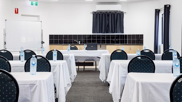 CQ Motel Gladstone Meeting