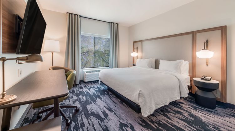 Fairfield Inn & Suites Knoxville Clinton Room