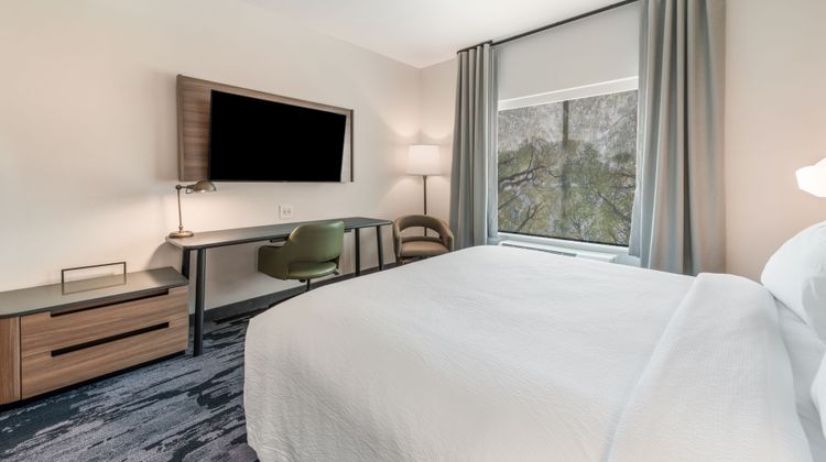 Fairfield Inn & Suites Knoxville Clinton Room