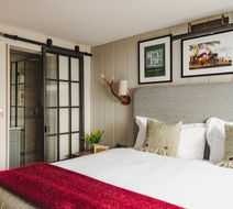 Hare & Hounds Hotel Room