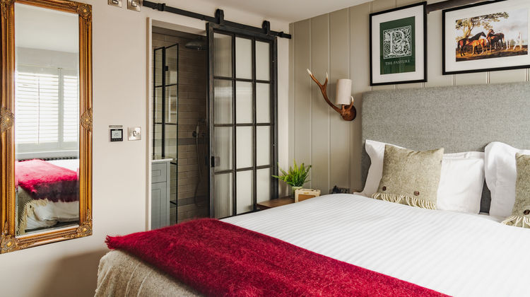 Hare & Hounds Hotel Room