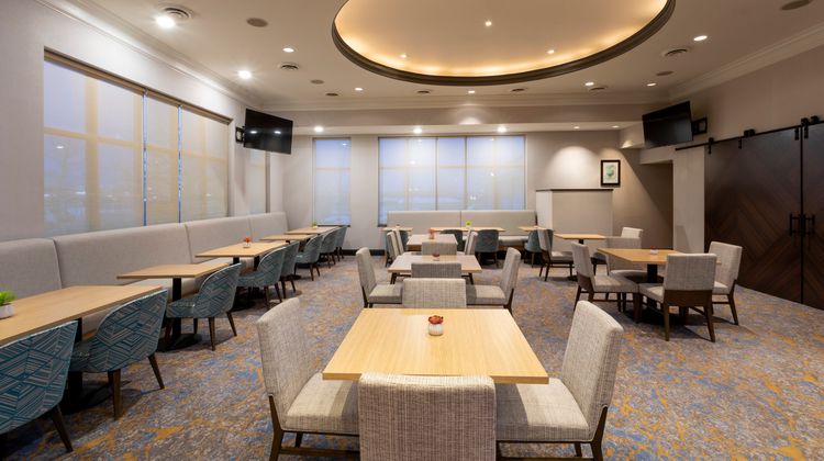 Holiday Inn Hotel & Suites Restaurant