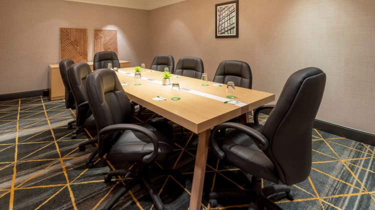 Holiday Inn Hotel & Suites Meeting