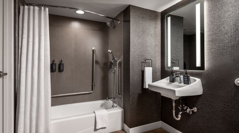 <b>Sheraton Gateway Hotel Toronto Airport Room</b>. Images powered by <a href="https://www.leonardoworldwide.com/" title="Leonardo Worldwide" target="_blank">Leonardo</a>.
