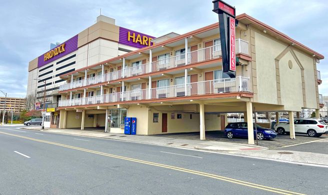 Red Carpet Inn Exterior