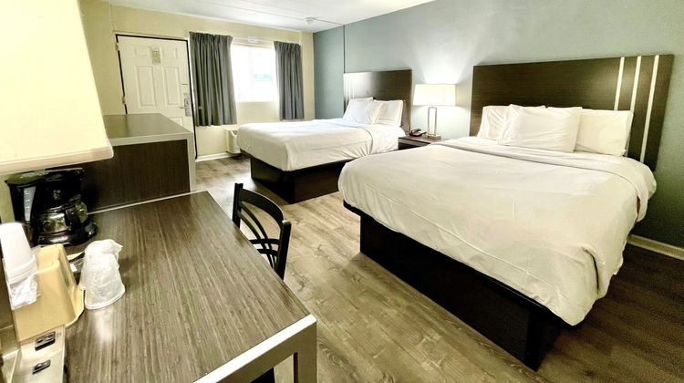 Red Carpet Inn Room