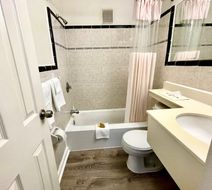 Red Carpet Inn Room