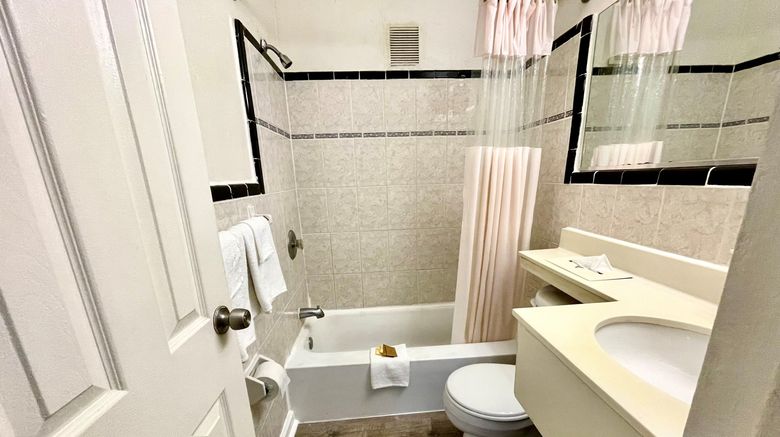 <b>Red Carpet Inn Room</b>. Images powered by <a href="https://www.leonardoworldwide.com/" title="Leonardo Worldwide" target="_blank">Leonardo</a>.