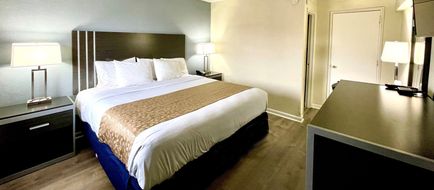 Red Carpet Inn Room