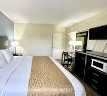 Red Carpet Inn Room