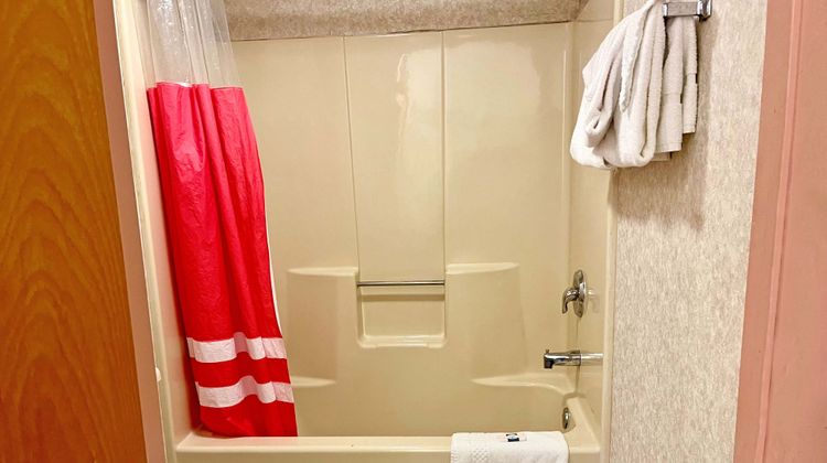 Red Carpet Inn Room