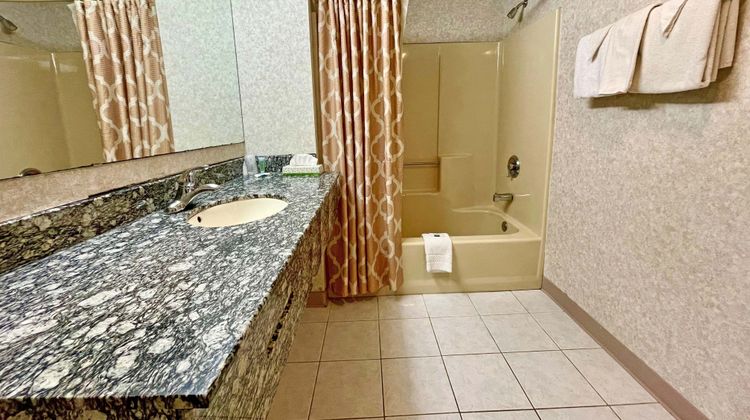 Red Carpet Inn Room