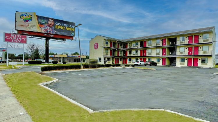 Red Carpet Inn Exterior