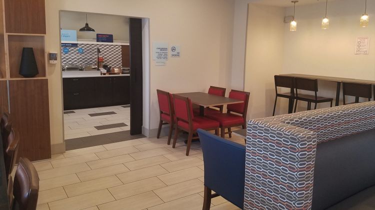 Holiday Inn Express Lobby