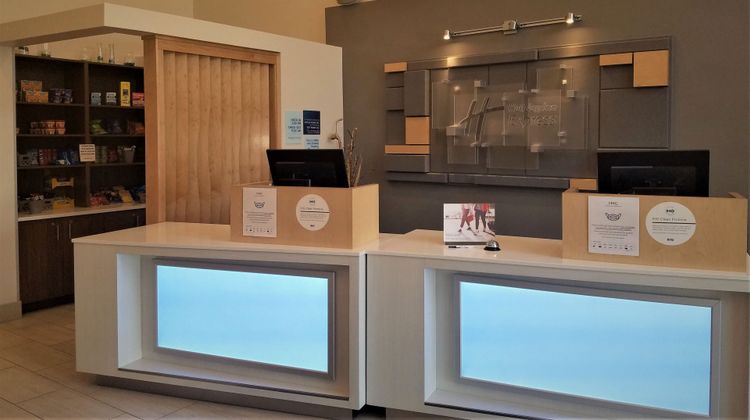 Holiday Inn Express Lobby