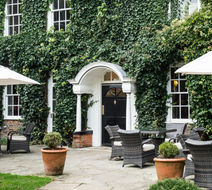 Bush Hotel Farnham Exterior