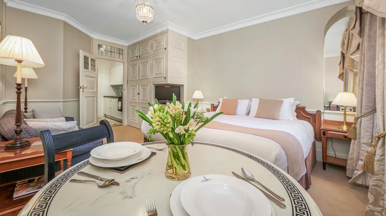 <b>44 Curzon Street Apartments by Mansley Room</b>. Images powered by <a href="https://www.leonardoworldwide.com/" title="Leonardo Worldwide" target="_blank">Leonardo</a>.