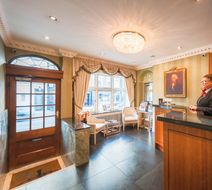 44 Curzon Street Apartments by Mansley Lobby