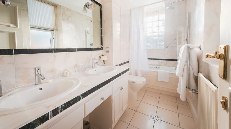 <b>44 Curzon Street Apartments by Mansley Room</b>. Images powered by <a href="https://www.leonardoworldwide.com/" title="Leonardo Worldwide" target="_blank">Leonardo</a>.