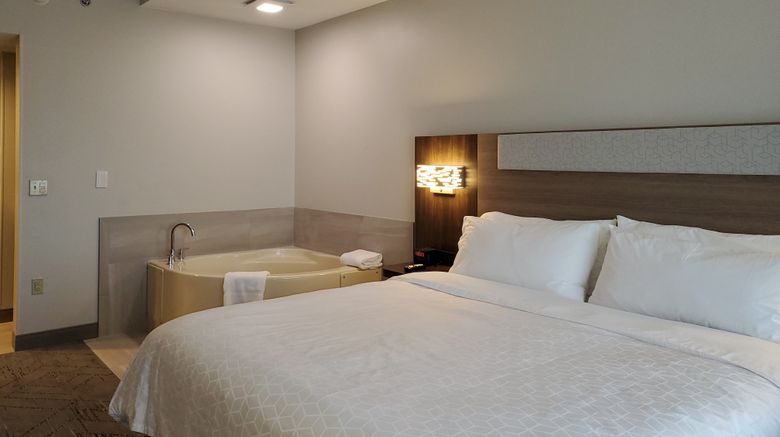 <b>Holiday Inn Express and Suites Donegal Suite</b>. Images powered by <a href="https://www.leonardoworldwide.com/" title="Leonardo Worldwide" target="_blank">Leonardo</a>.