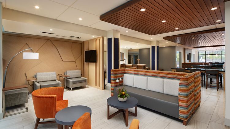 Holiday Inn Express & Suites Gulf Breeze Lobby