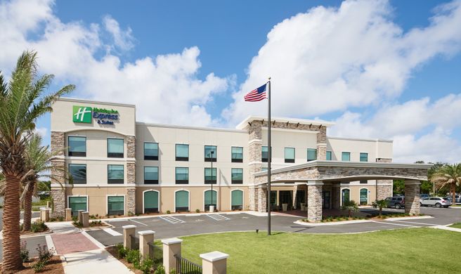 Holiday Inn Express & Suites Gulf Breeze Exterior