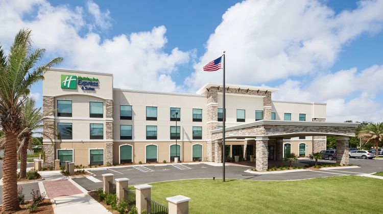 Holiday Inn Express & Suites Gulf Breeze Exterior