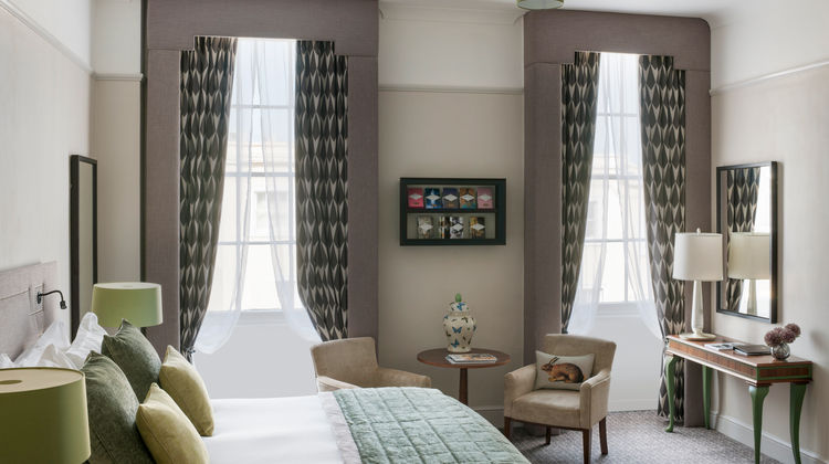 Queen's Hotel Cheltenham Room